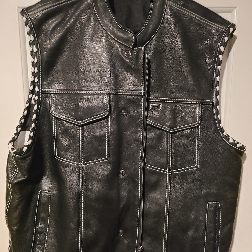 Milwaukee Leather Company Men's Black Leather Vest